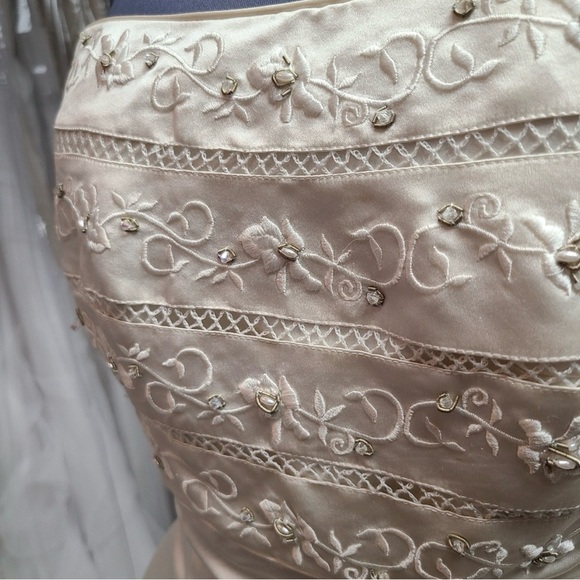100% Silk Ivory/Champagne Wedding Gown - Picture 3 of 6